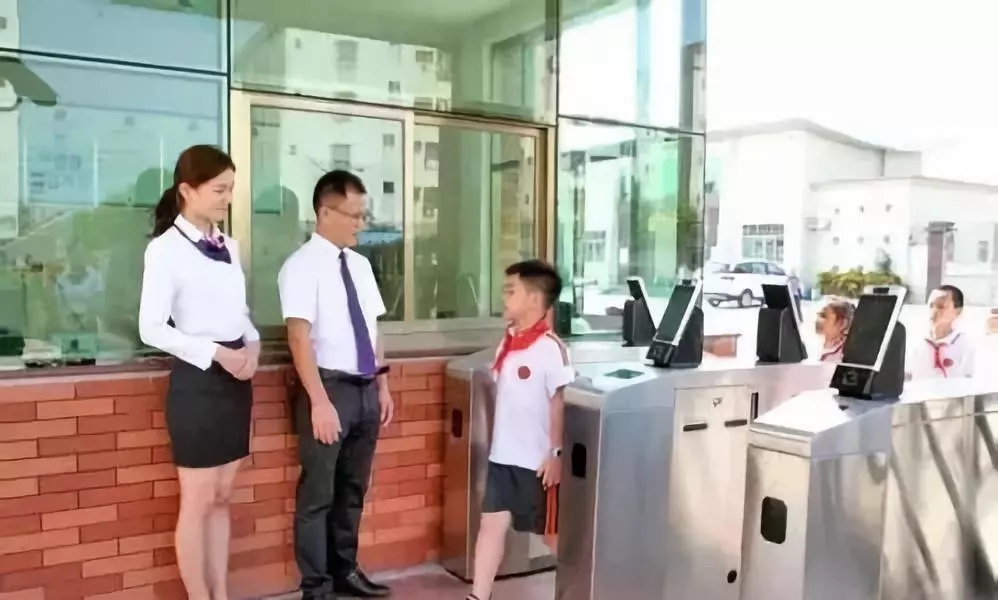 ‘看臉’進(jìn)門,人臉識(shí)別如何助力智慧校園“別開生面”? ‘看臉’進(jìn)門,人臉識(shí)別如何助力智慧校園“別開生面”?