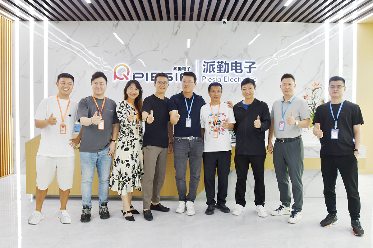 長江商學(xué)院EMBA精英團(tuán)隊參訪派勤電子,共話創(chuàng)新發(fā)展! 長江商學(xué)院EMBA精英團(tuán)隊參訪派勤電子,共話創(chuàng)新發(fā)展!
